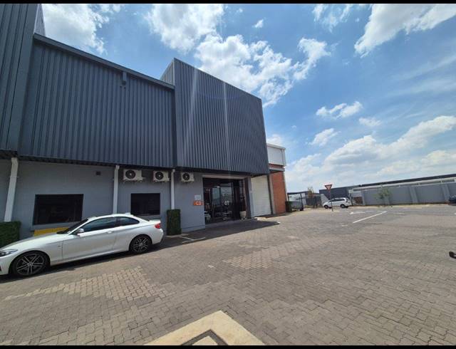 530M² WAREHOUSE TO LET IN LONGLAKE